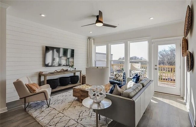 Photo - 545 Whitlox Rd NW