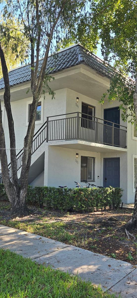 Building Photo - 16541 Blatt Blvd Unit 201 Rental