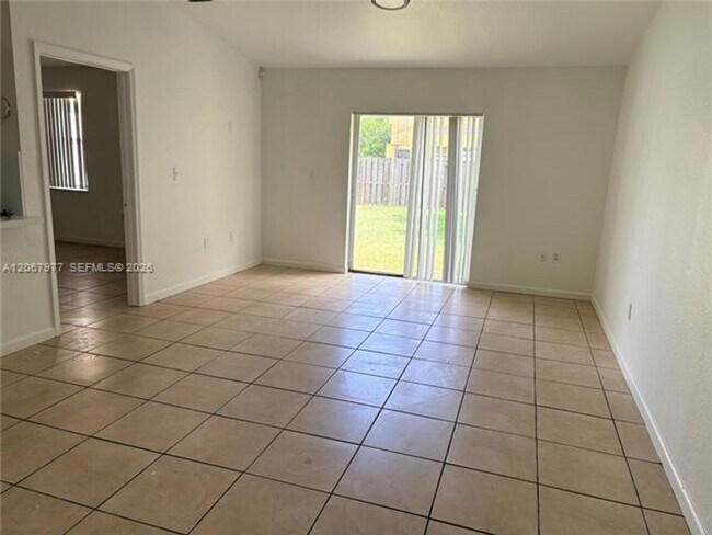 Photo - 11537 Louis St