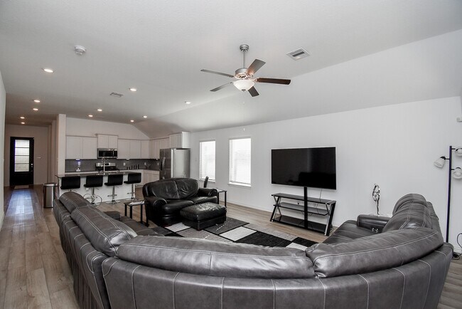 Photo - 31438 Vineyard Creek Dr