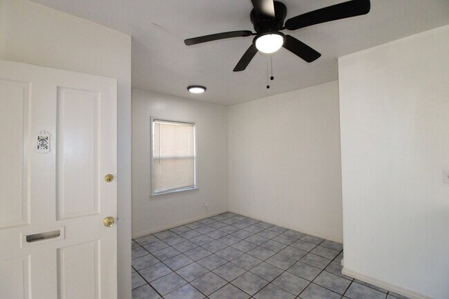 2828 W Vernon Ave