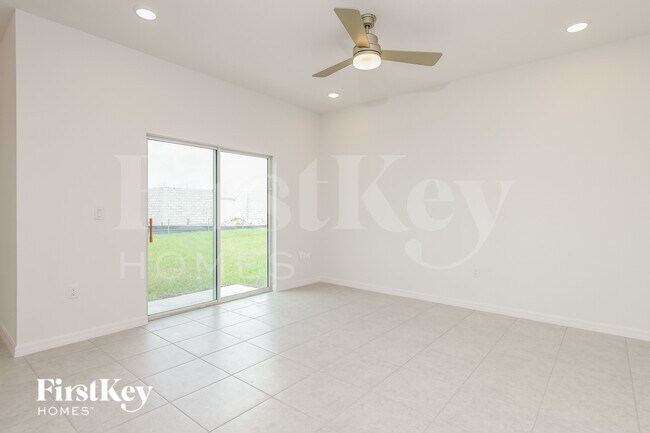 Photo - 1585 Isleta Lp