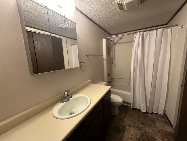 Photo - 718 Miller Ct Unit #B