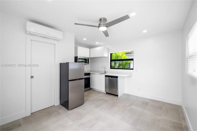 Photo - 551 NE 26th St Unidad 1