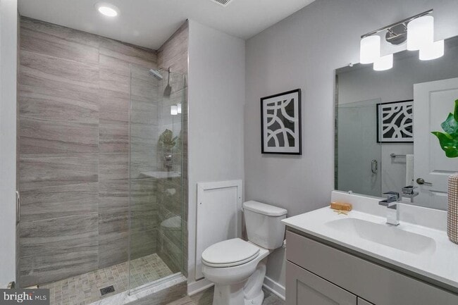 Photo - 3308 Mantua Ave Unidad A