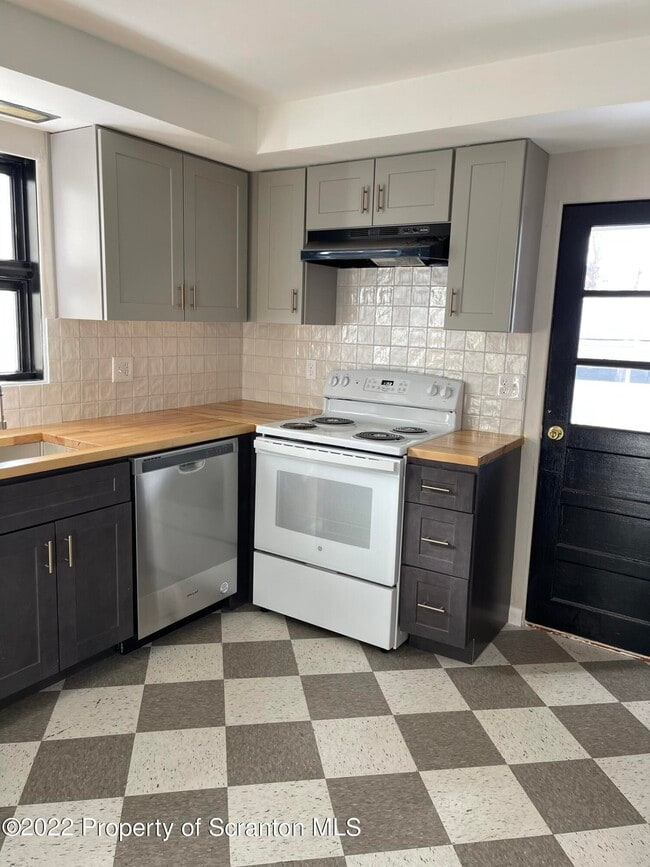 Photo - 303 E Drinker St