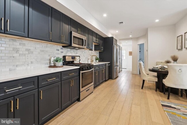 Building Photo - 200 Hamilton St NW Unit 2