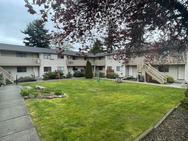 Building Photo - 2 Bedroom Condo! Near Schools & NAS Whidbey! Unit 109