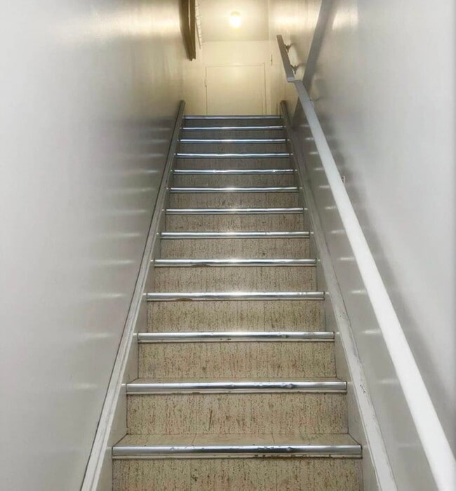 Building Photo - 4140 Dundas St W Unit A