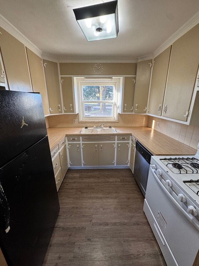 Photo - 4122 Hiawatha Blvd