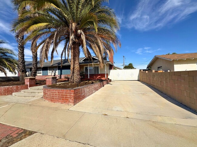 8469 Edwin St