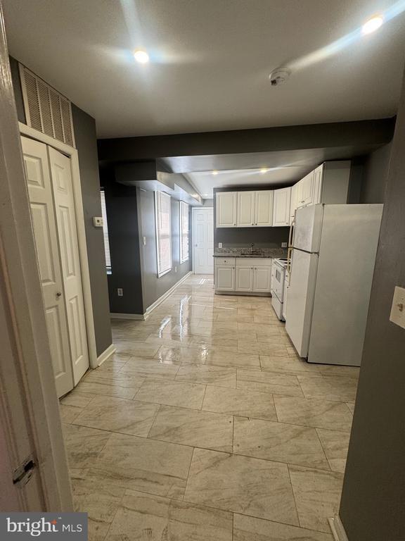 Photo - 1108 N Bond St Unidad 2