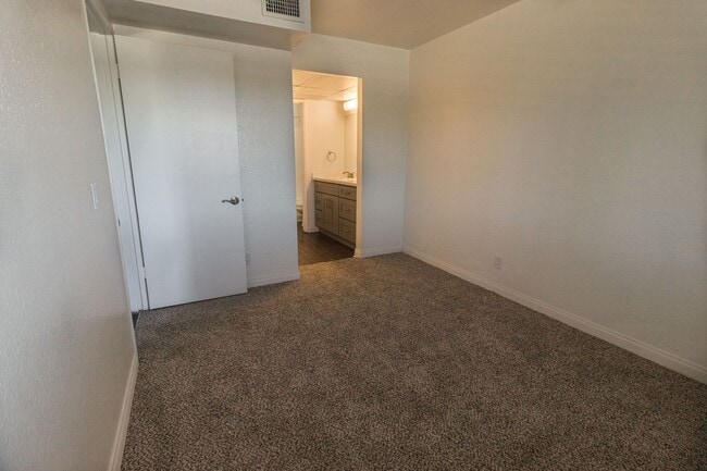 The Lodge at Porter Ranch Apartments
