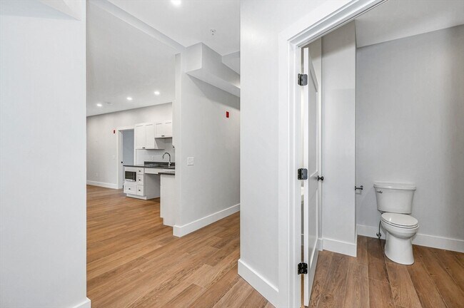 Photo - 241 W 6th St Unit 120