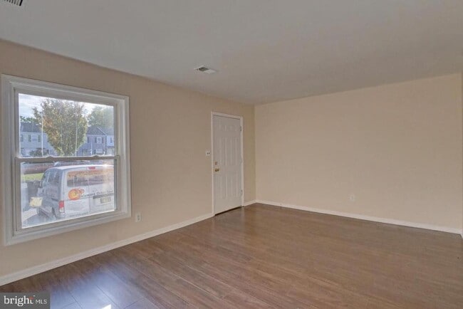 Photo - 90 Village Dr