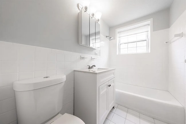 Building Photo - 10 Colonial Village Dr Unit APT 9