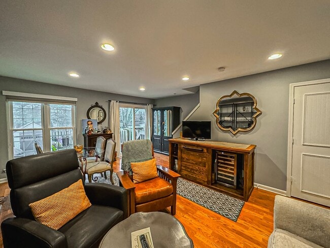 Photo - Light-filled and Spacious 3 Bed 2 Bath Tow...