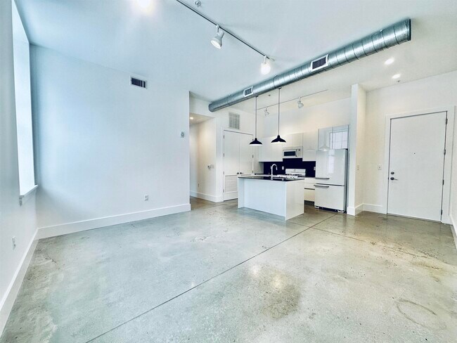 Building Photo - 8 Erie St Unit 306 Rental