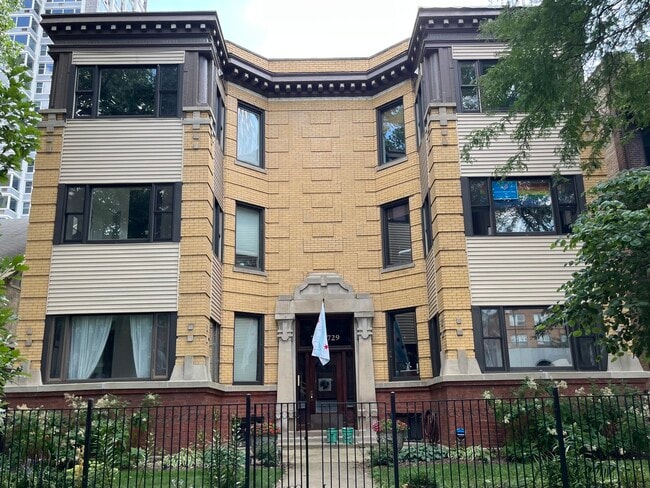 Building Photo - 729 W Junior Terrace Unit 3W Rental
