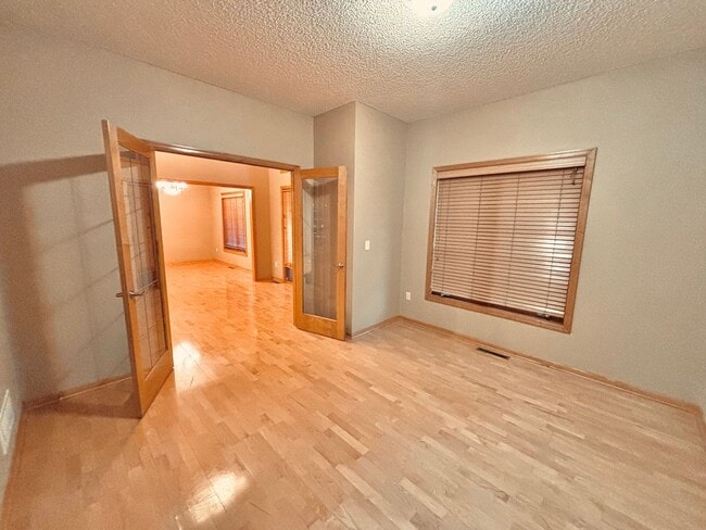 Photo - Huge 5 bed home located in Maple Grove!