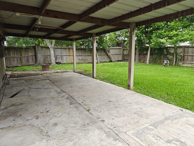 Photo - 2115 Raspberry Ln