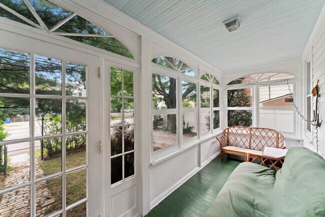 Photo - 516 Oldfield Road- Furnished Student House