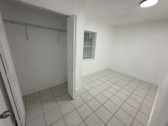 Photo - 3/2 Tampa Available NOW !!