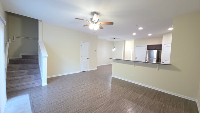 Building Photo - 3 Bedroom, 2.5 bath townhome in Creekside of Richmond Hill