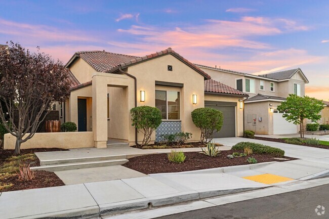 Building Photo - 3 Bedroom Model Home for Rent in Murrieta