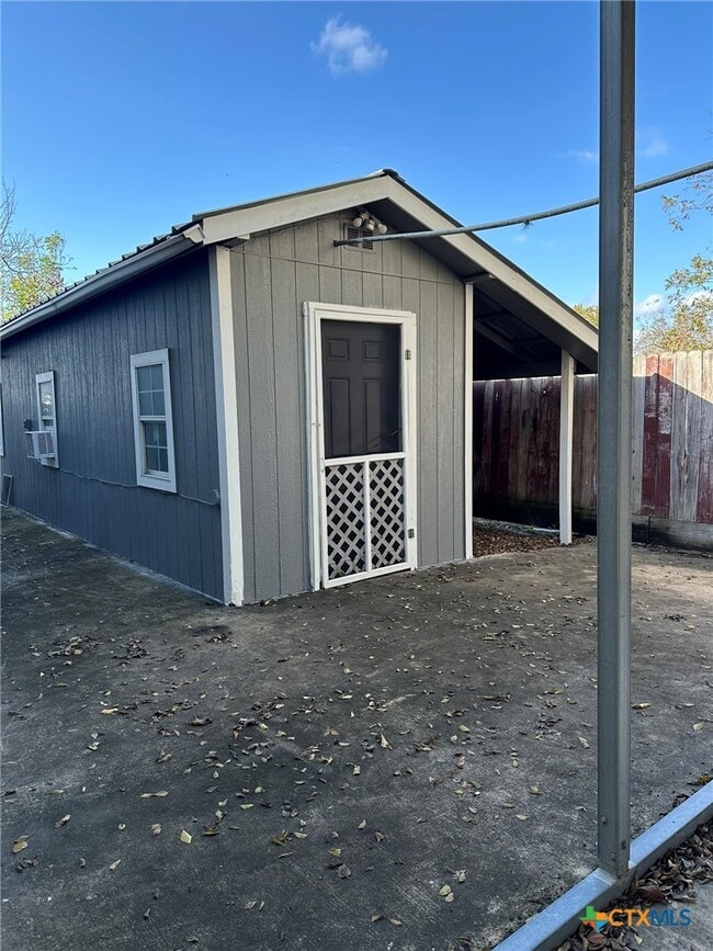 Building Photo - 1704 Avondale St
