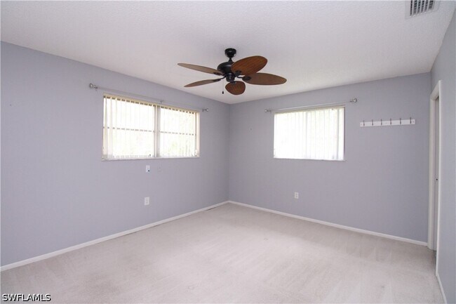 729 Palm View Dr Unidad D4