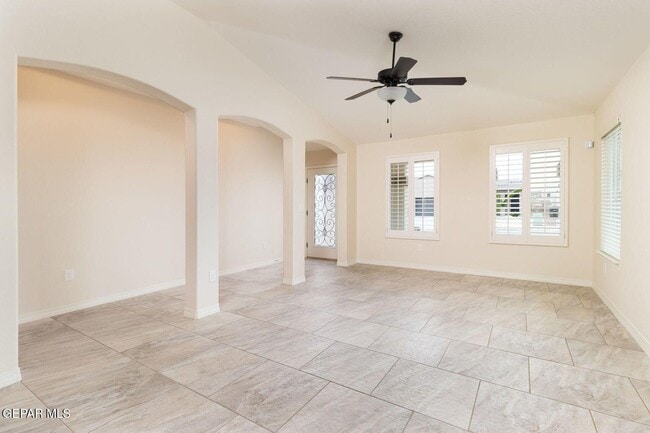 Photo - 13486 Doncaster St