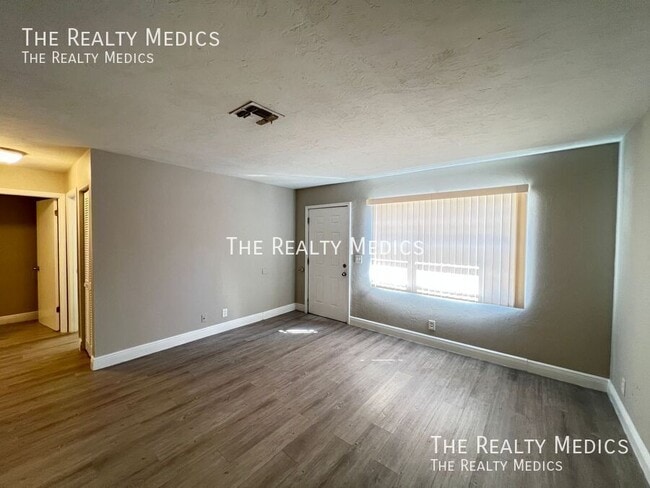 Photo - 2095 NW 43rd St