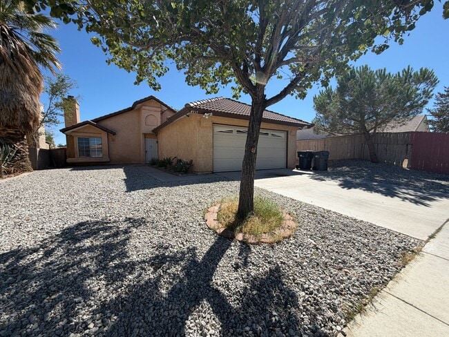 Building Photo - 4937 Sunburst Dr