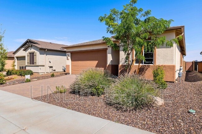 Photo - 1380 Warbler Wy
