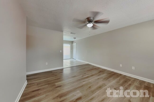 Photo - 607 65th Ave W