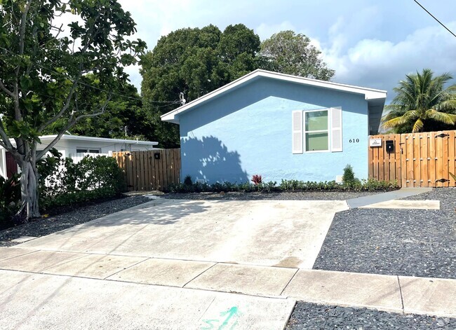 Building Photo - 610 SE 2nd Ave Rental