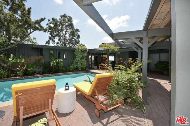Photo - 1450 Davies Dr