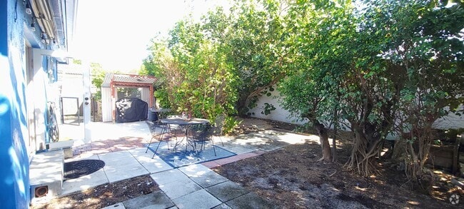 Building Photo - 400 Sunset Dr Rental
