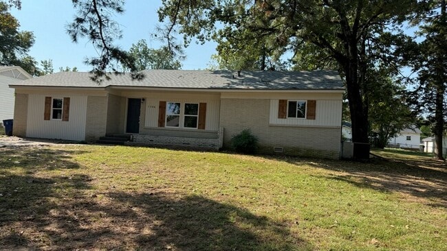 Building Photo - 1704 Houston St Rental
