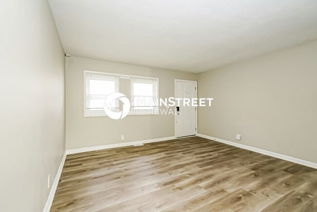 Photo - 3 Bedroom Pet-Friendly Home in Louisville, KY with Main Street Renewal