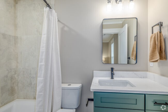2BR, 2BA - 950SF - Primary Bathroom