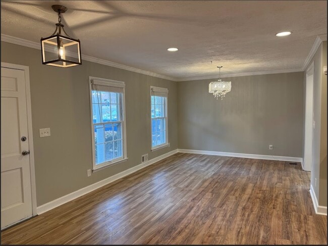 Área de comedor - 2475 Freydale Rd SE