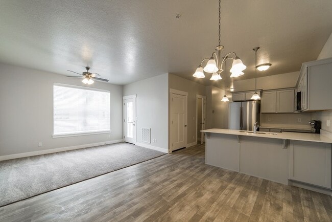 Photo - 654 N Emery Ln