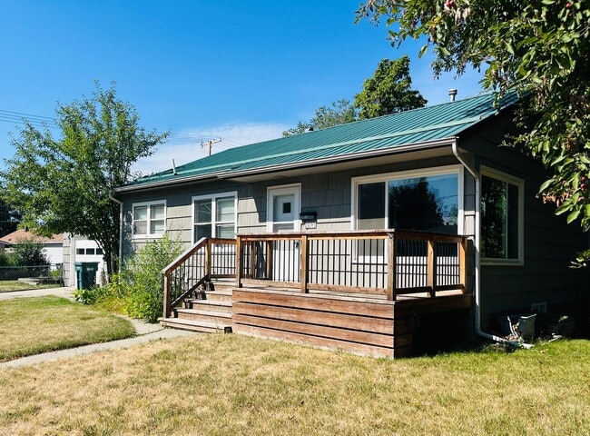 Building Photo - 1820 6th St W Unit 1820 6th St W Rental