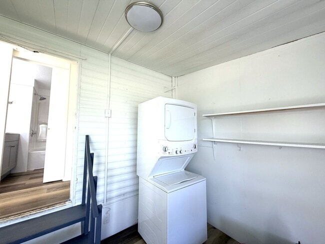 Photo - 102 Lantern Pl