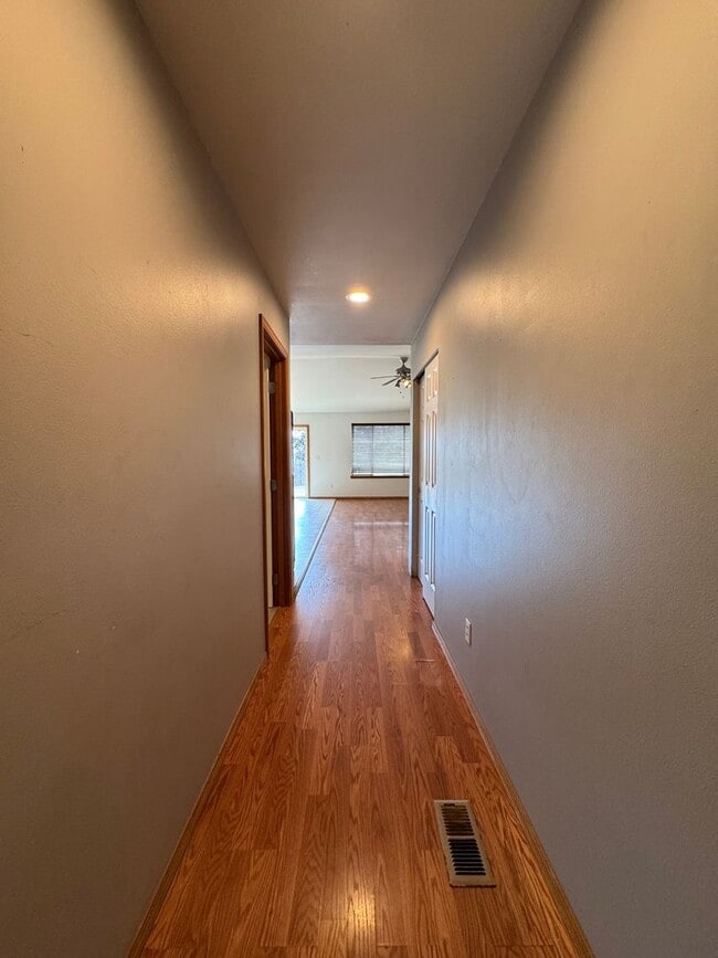 Photo - Spacious 4-Bedroom Home for Lease in Cul-de-Sac