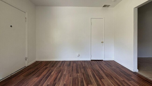 Photo - Price Reduced- Spacious 2 Bedroom, 1 Bathr...