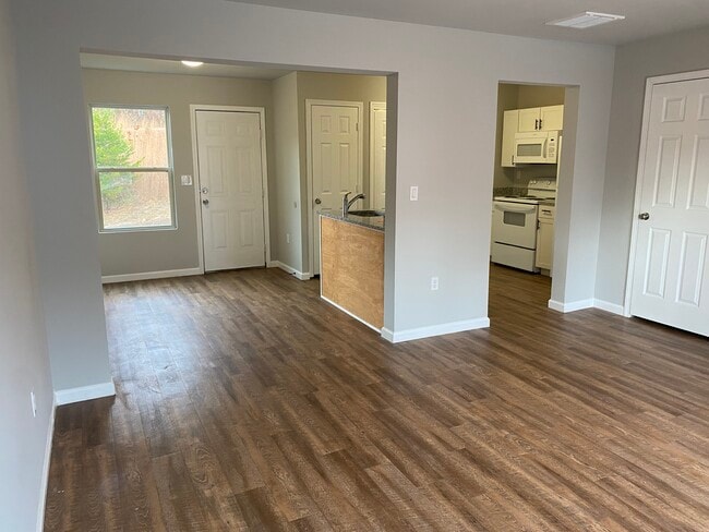 Photo - 90 Crabapple Rdg