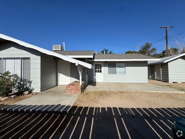 Building Photo - 728 W Moyer Ave Unit B Rental
